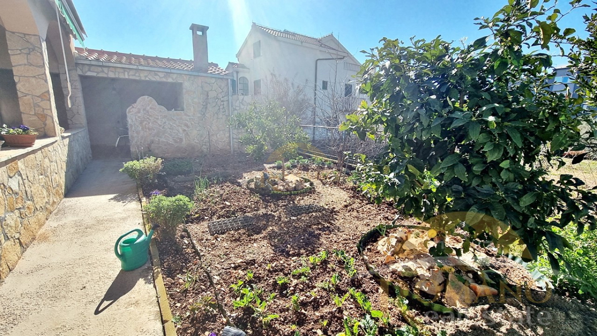 Hiša za prodajo v Seget Vranjici – blizu Trogirja